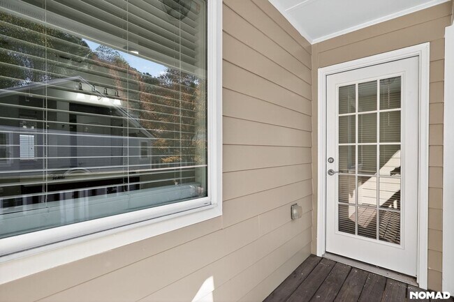 Building Photo - 235 River Green Ave