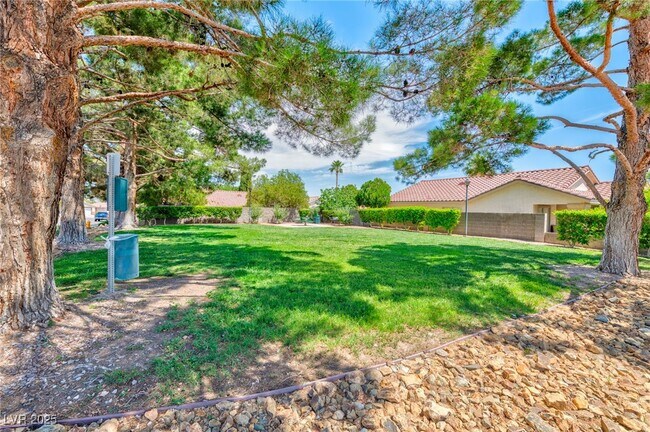 Building Photo - 5537 Oakwood Ridge St