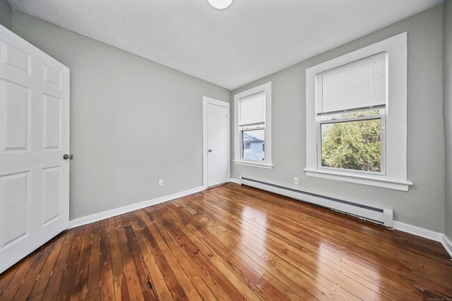 Building Photo - 90 Hillside Ave