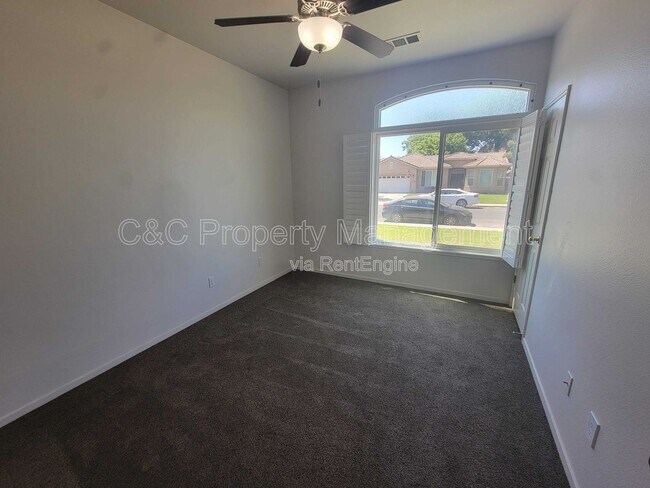 Building Photo - 1124 W Sandstone Dr