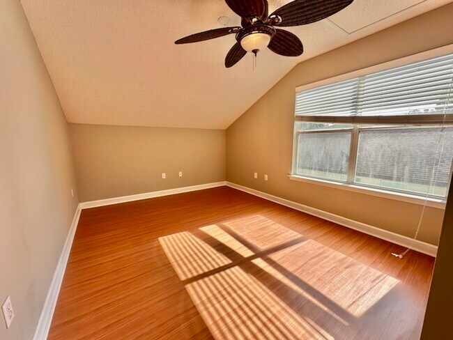 Building Photo - 302 Cll Escada