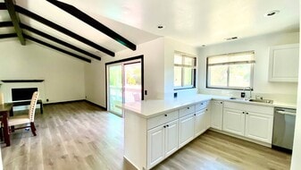 Building Photo - 10522 Brier Ln