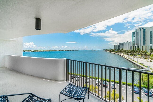 Building Photo - 1200 S Flagler Dr