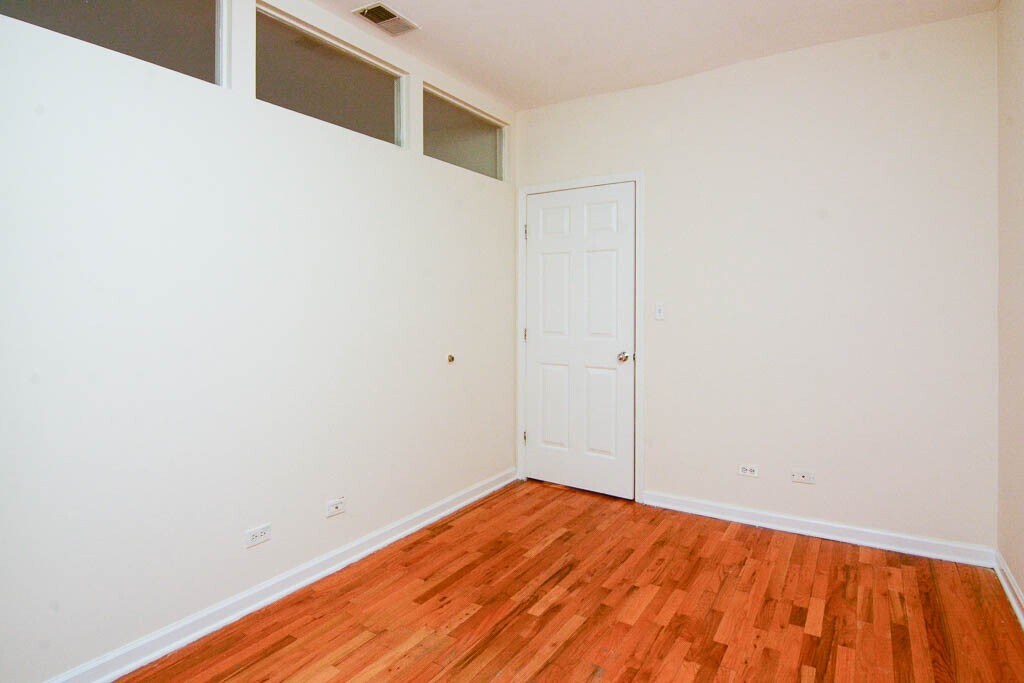 Building Photo - 911 W Dakin St