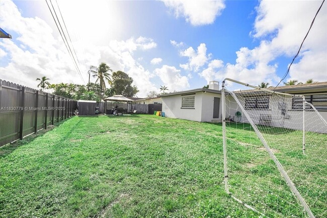 Building Photo - 9570 Jamaica Dr