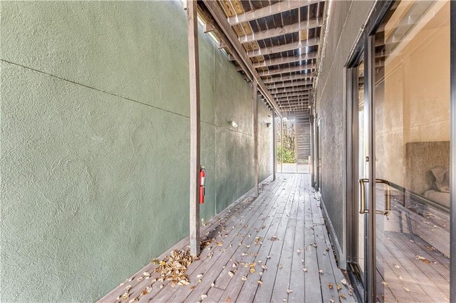 Building Photo - 1723 N Chestnut Ave