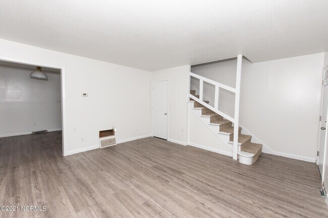 Building Photo - 318 Richlands Ave