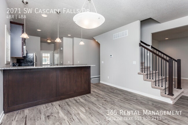 Building Photo - 2071 SW Cascade Falls Dr