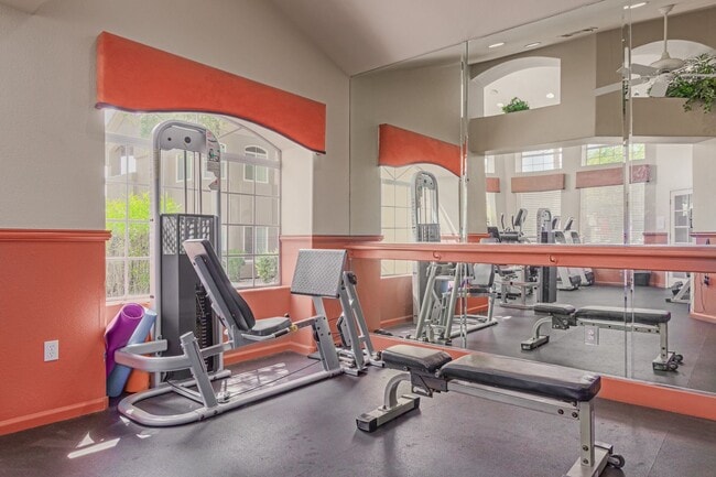 Building Photo - Beautiful 2 bedroom 2 bathroom first floor...