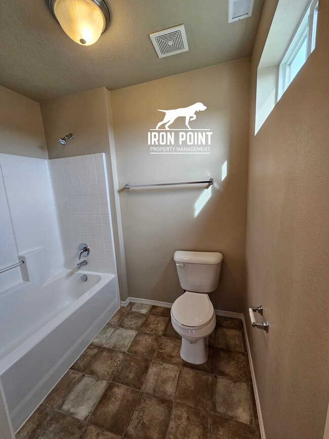 Building Photo - SC5700