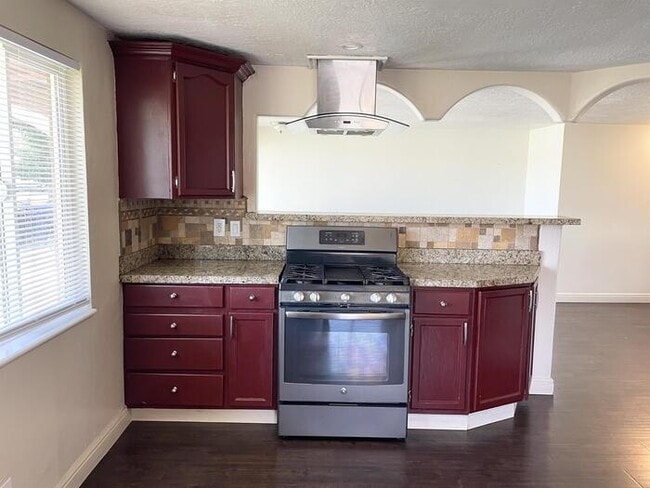 Building Photo - Spacious Taylorsville Home