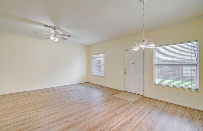 Building Photo - Affordable 3-Bedroom Townhome in Prime Missouri City Location