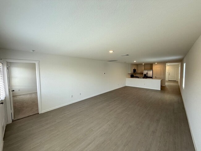 Building Photo - Brand New 4bd/2ba in Prime Location