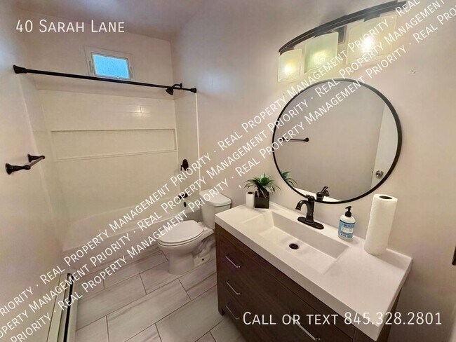 Building Photo - 40 Sarah Ln