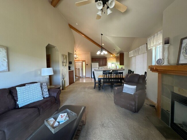 Building Photo - 5015 Falcon Dr