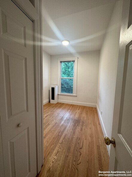 Building Photo - 38 Newton St