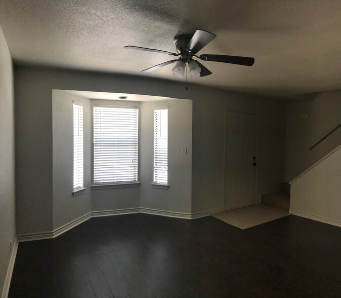 Living Room - 826 Parkview