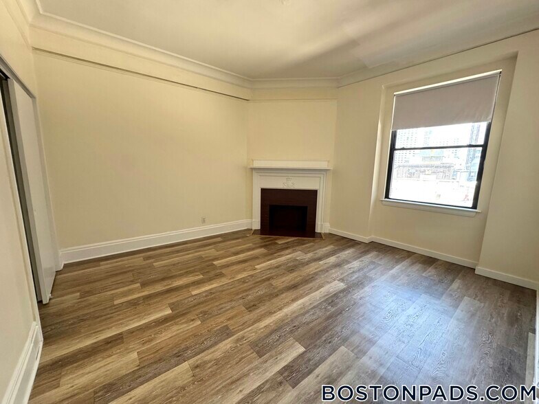 Building Photo - 62 Boylston St