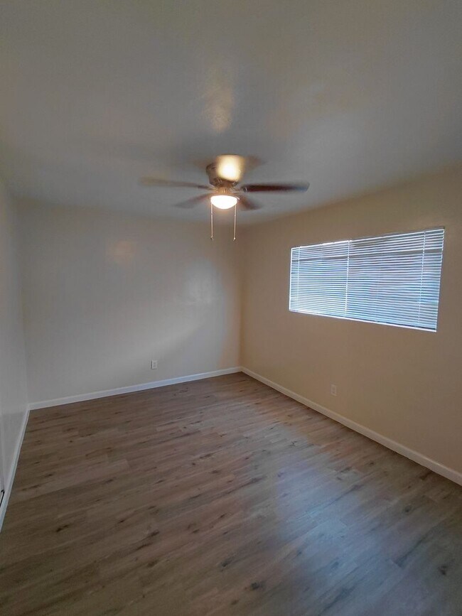 Building Photo - 721 N Preston Dr