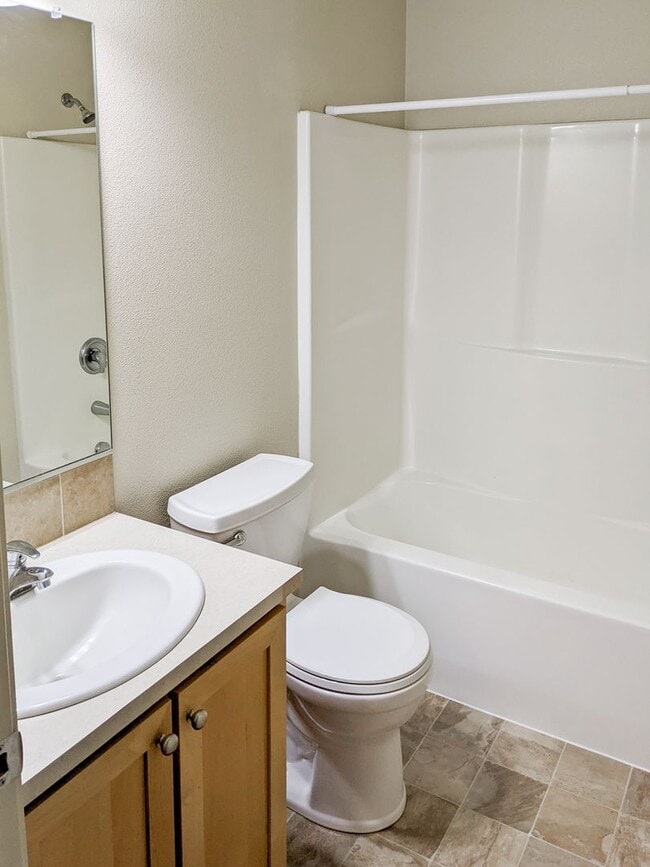 Building Photo - 958 Harbour Ln NE