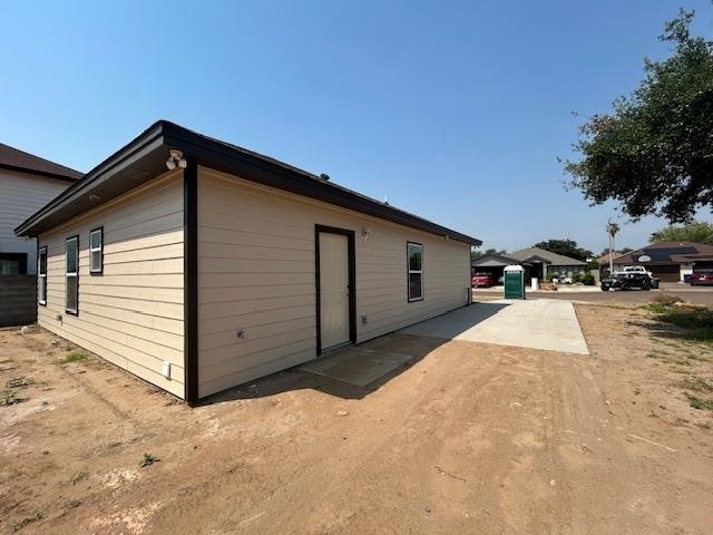Building Photo - 407 Potranca Ct