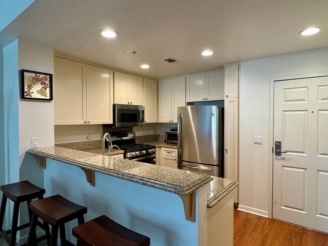 Building Photo - Enjoy the Best of Pasadena from This Beautifully Maintained Condo