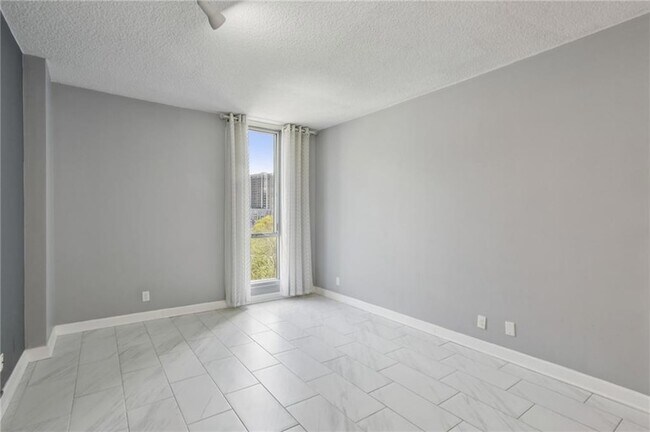 Building Photo - 3060 Pharr Ct N Northwest