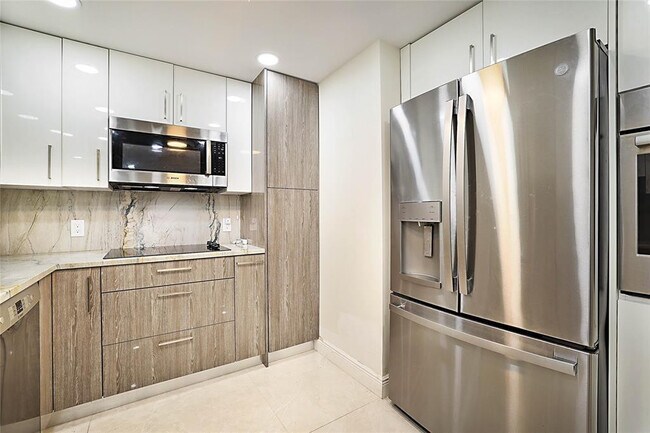 Building Photo - 2800 N Ocean Dr