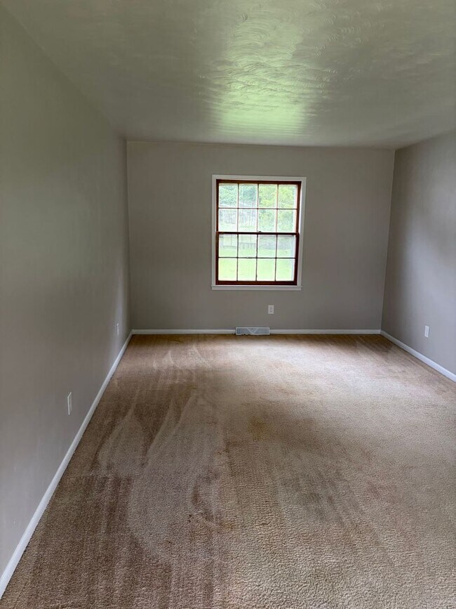 Building Photo - Rooms for Rent