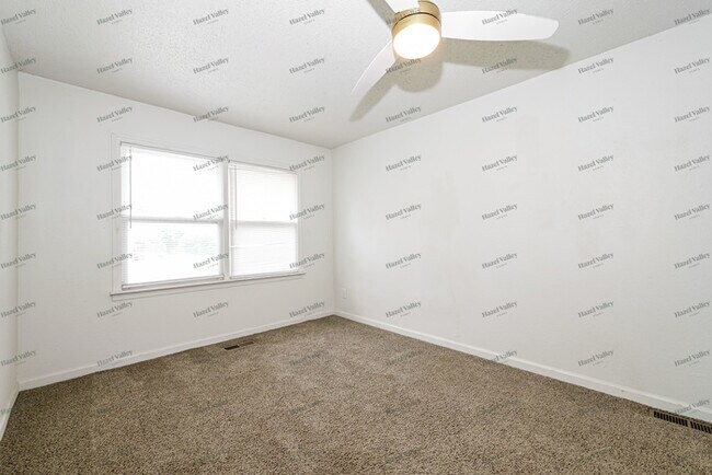 Building Photo - 3424 Willow Creek Dr