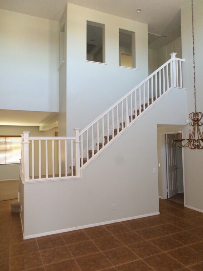 Building Photo - Monument Ranch - BIG home with LOTS to off...