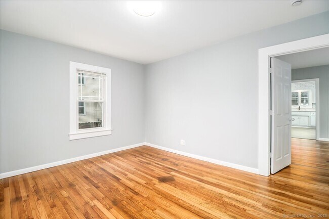 Building Photo - 9 Nicholas Square