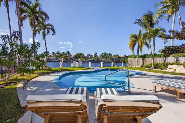 Building Photo - 513 S Riverside Dr