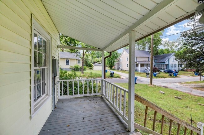 Building Photo - 206 Augusta St