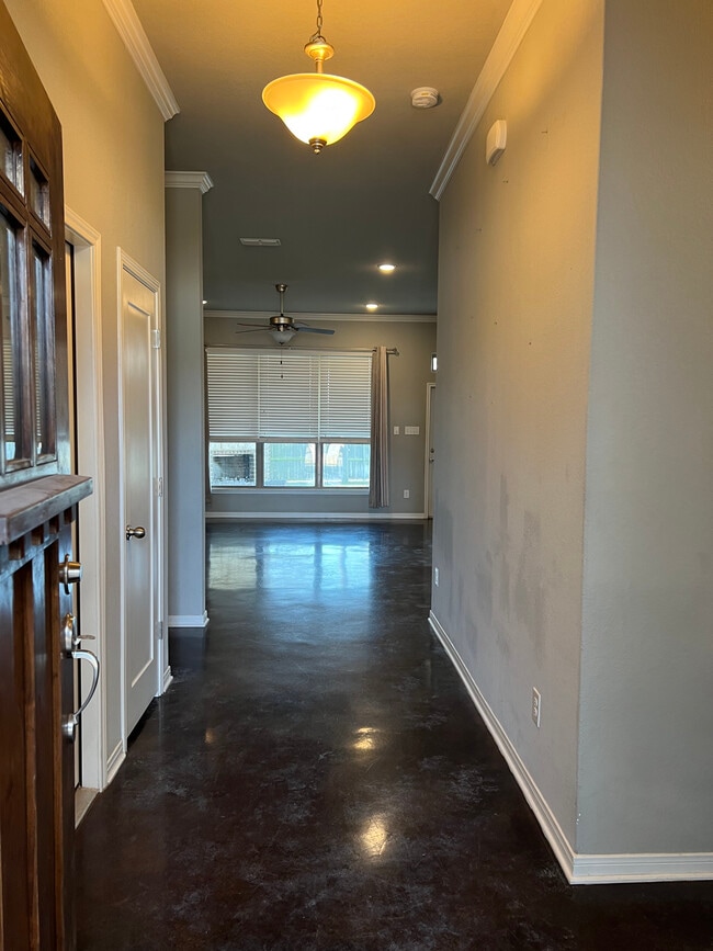 Building Photo - 8119 Redbrush