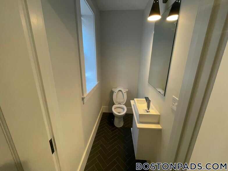 Building Photo - 54 Taylor St