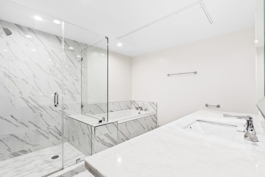 Building Photo - 10674 Ashton Ave