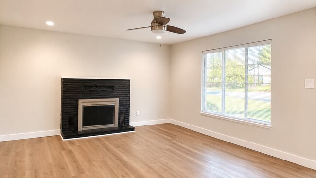 Building Photo - Renovated 3-Bedroom Home with Fenced Yard, Fireplace & In-Unit Laundry