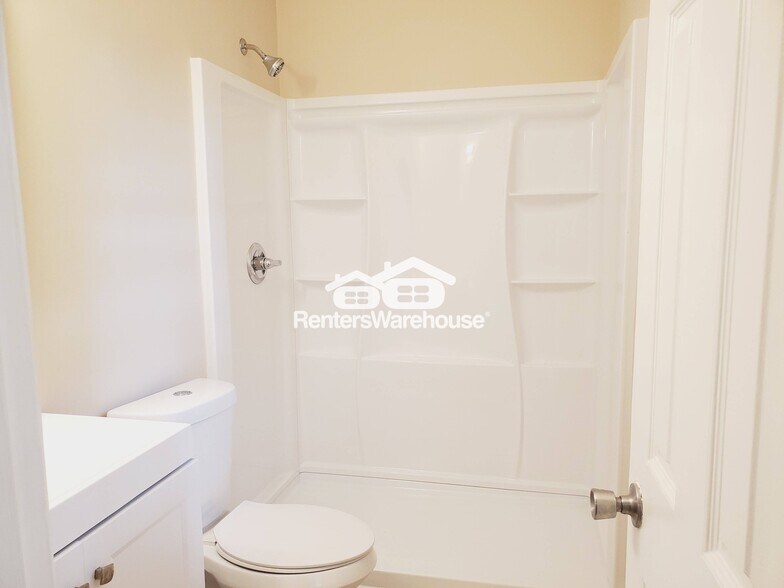 Building Photo - 2531 Country Lake Cir