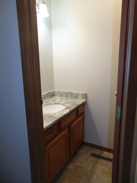 1/2 bath with granite - 7403 Mapleleaf Blvd