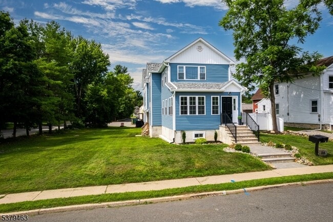 Primary Photo - 24 Lawnwood Ave