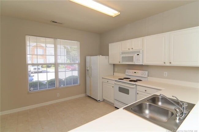 Building Photo - 5132 TwelvePole Dr