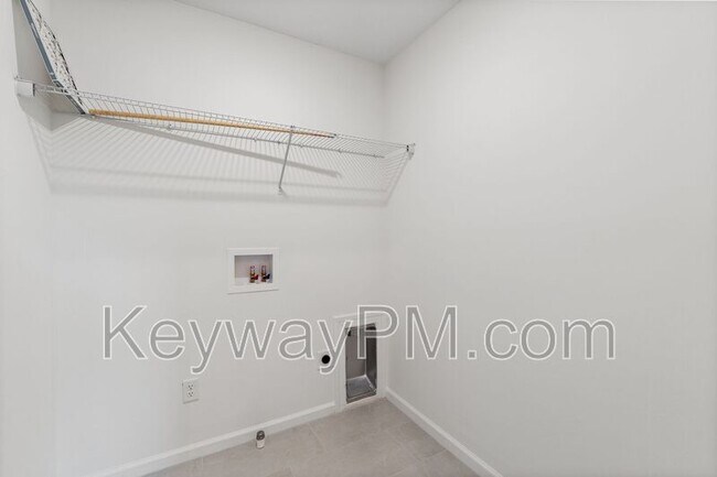 Building Photo - 738 Woodvine Dr