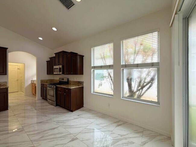 Building Photo - 9512 Greenpointe Dr