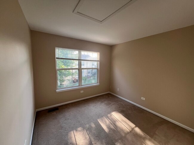 Building Photo - 2820 White Thorn Cir