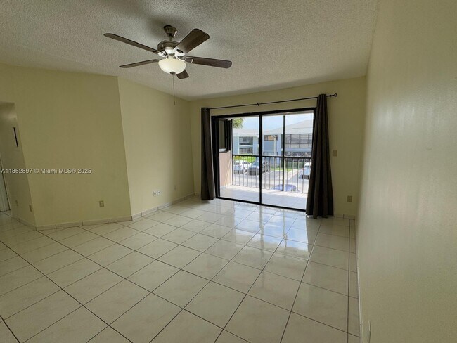 Building Photo - 9707 Hammocks Blvd