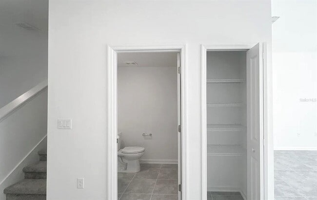 Building Photo - 2562 Skyline Lp