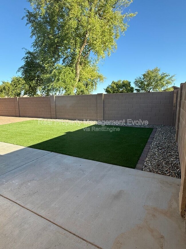 Building Photo - 25067 W Dove Trail