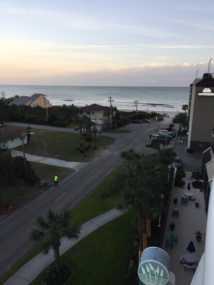 Building Photo - 215 77th Ave N