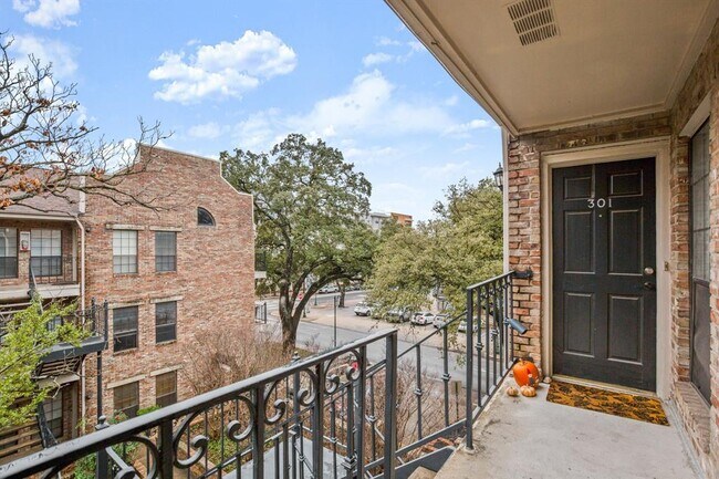 Building Photo - 2801 Rio Grande St
